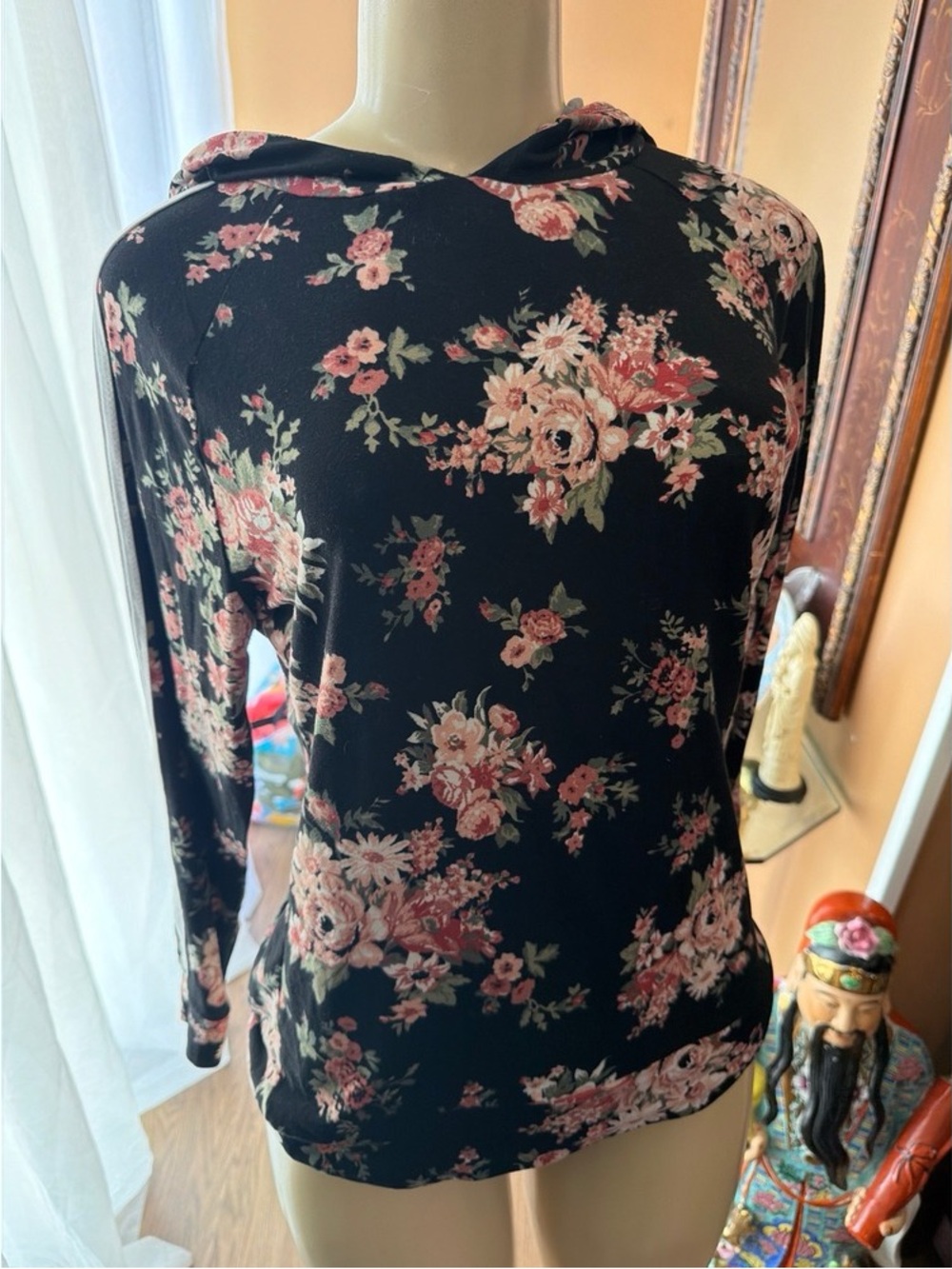 Black Floral Long-Sleeve Hoodie Top - Women's